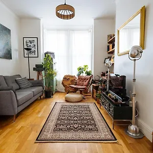 Unique Private W/ Easy Access To Apartment